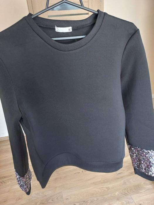 Czarna bluza damska z cekinami pianka 36 38