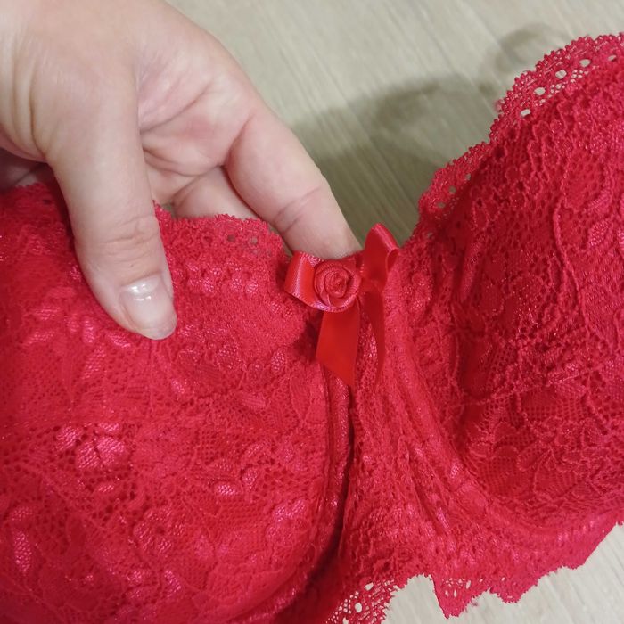 Новий бюстгалтер ліф