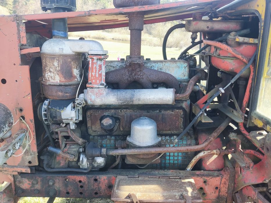 Продам ,трактор ,плуг