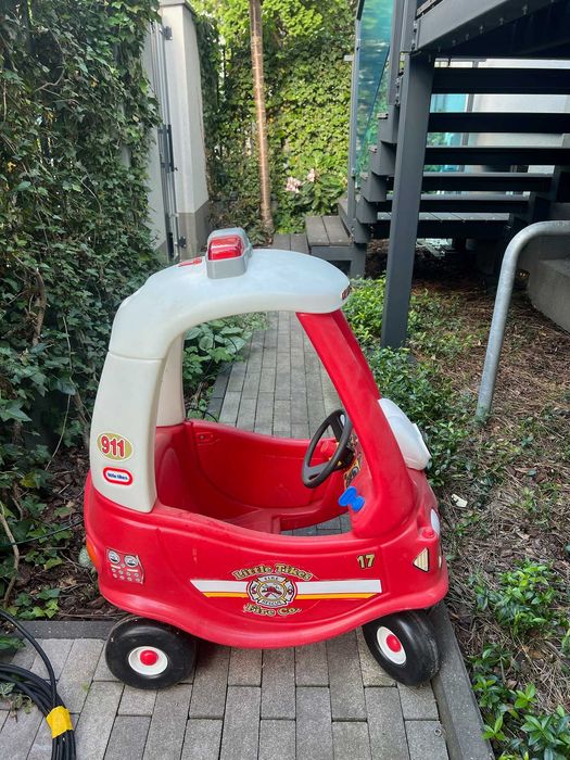 Samochód / jeździk Little Tikes w wersji straż pożarna