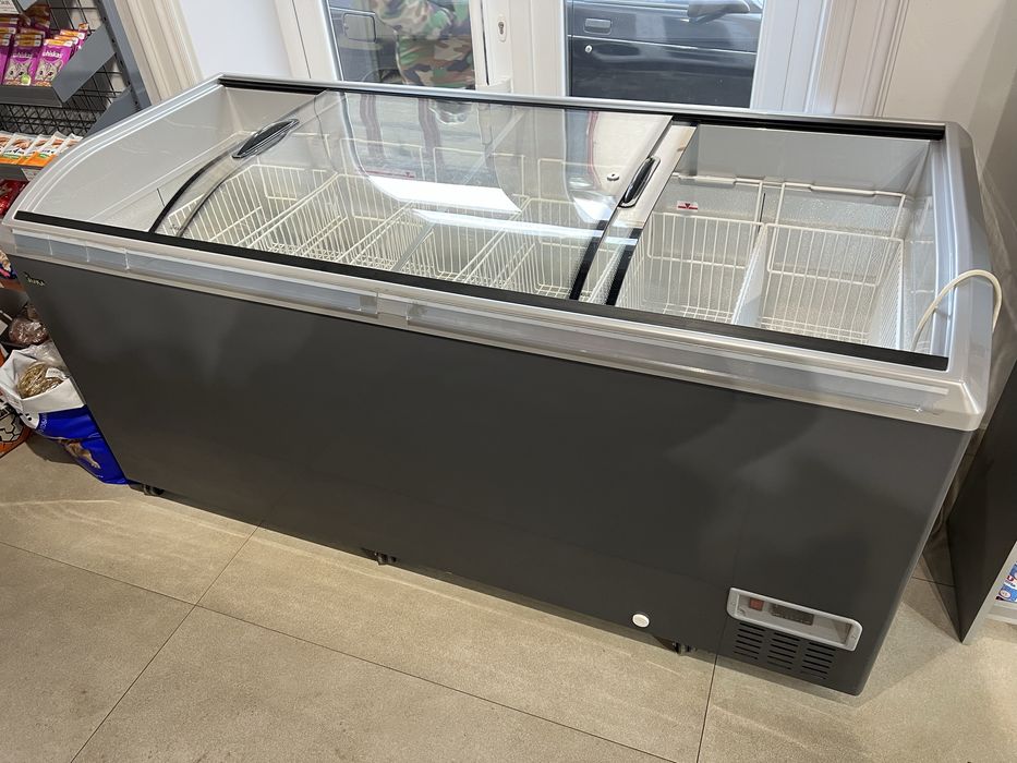 Холодильні вітрини  морозілки