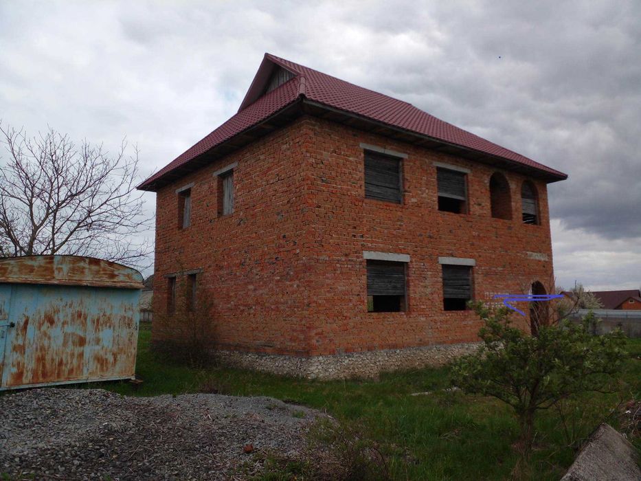 Продається будинок 2 поверхи, та 2 земельних ділянки