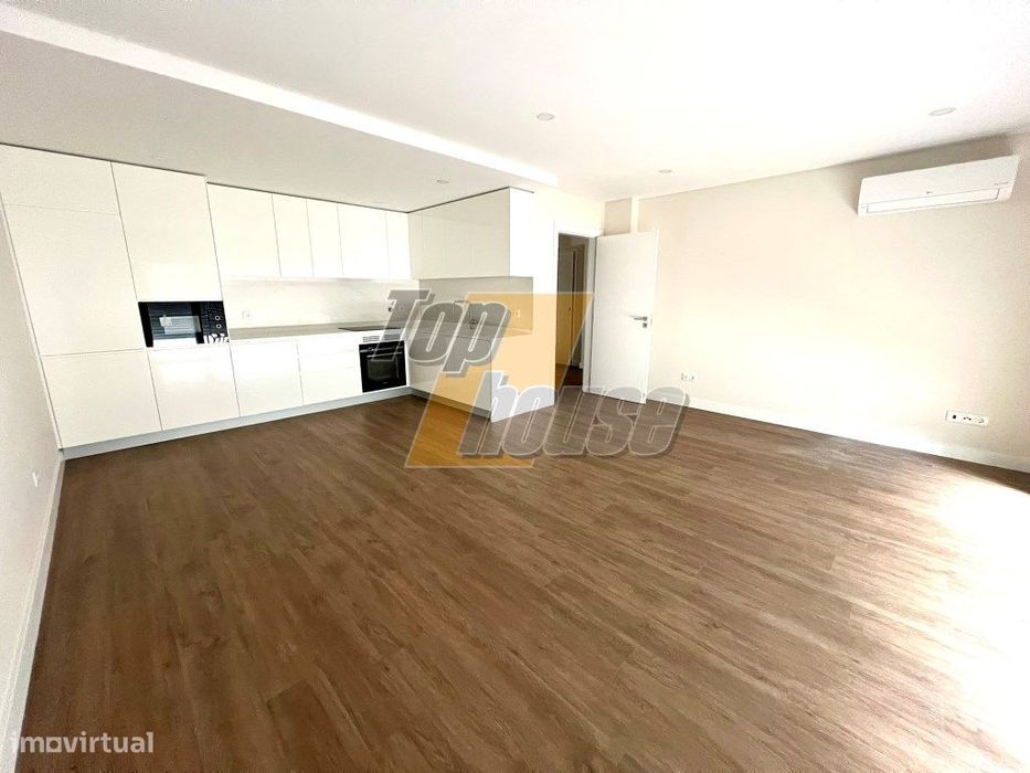 Apartamento T2 novo com parqueamento - Costa de Caparica