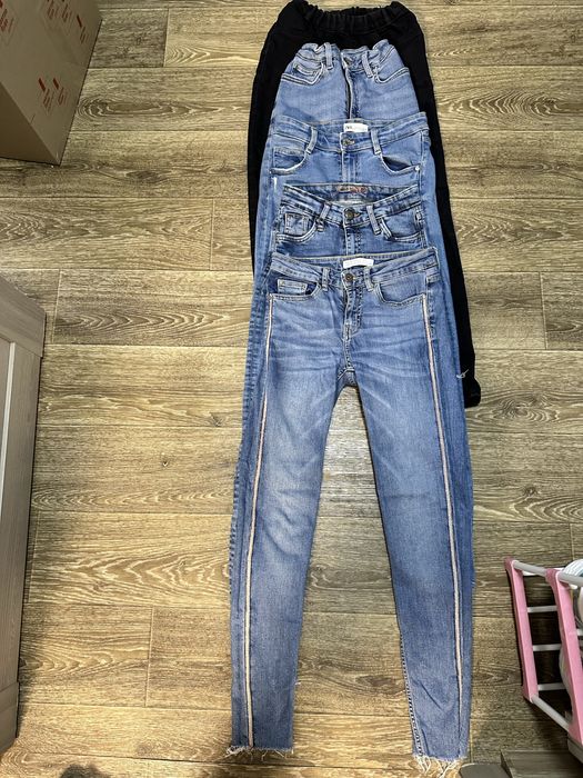 Джинси слімси в розмірі S, лот