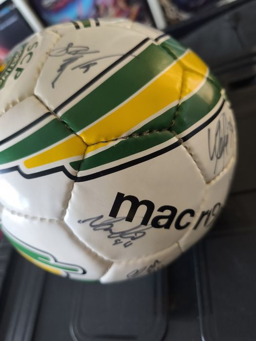 Bola do Sporting autografada