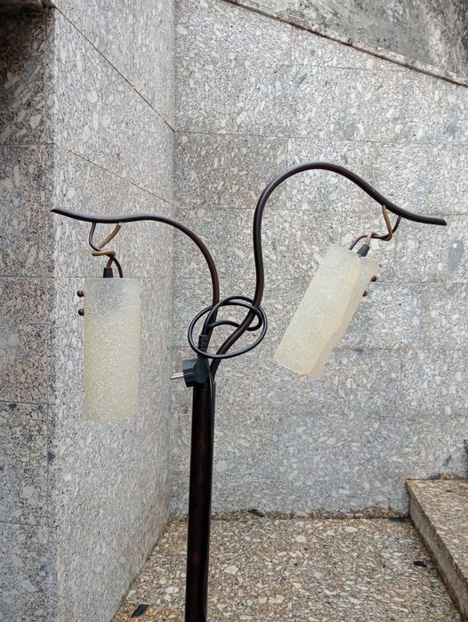 Candeeiro de pé e candeeiro de teto