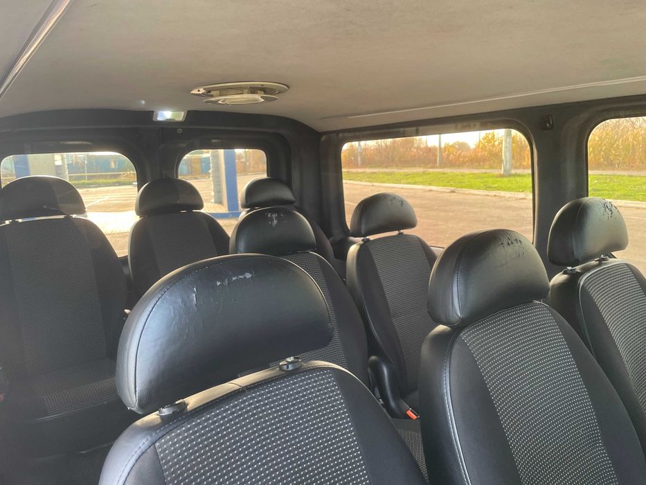 продам мікроавтобус OPEL VIVARO 2013 року
