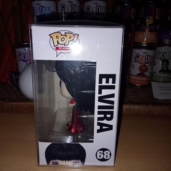 Funko pop soda Elvira diamond glitter