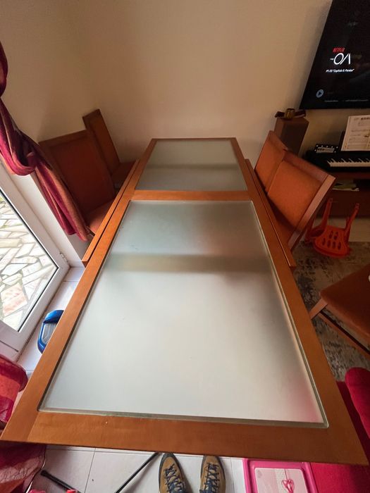 Mesa extensível e Cadeiras com forros personalizados