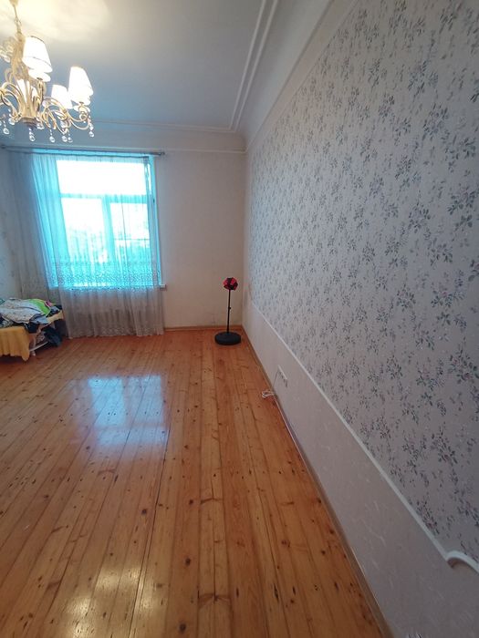 Продам 3-х комнатную квартиру сталинка Индустриальный район 62/42/8 кв.м  4-й этаж 5-ти этажного дома