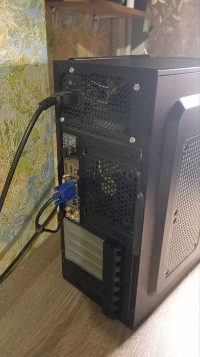 Настільний компьютер. Готовий до роботи.