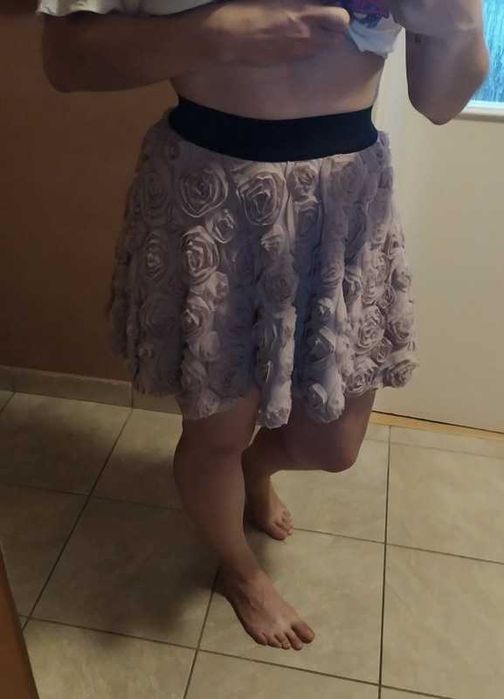 Beżowa mini w kwiatki