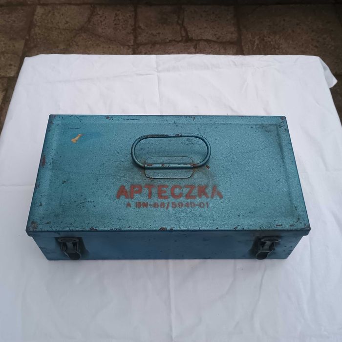 Apteczka metalowa kasetka z czasów Prl