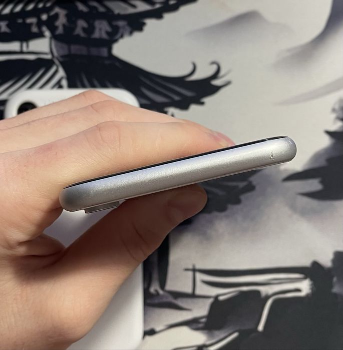 iPhone Xr White на 64gb