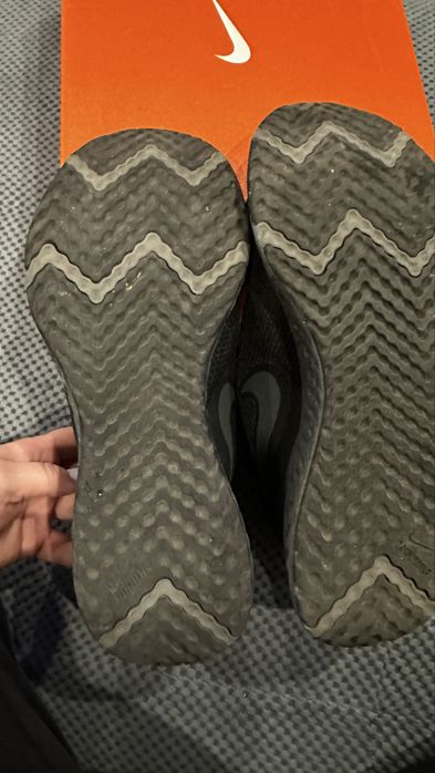 Продам чоловічі кросівки Nike