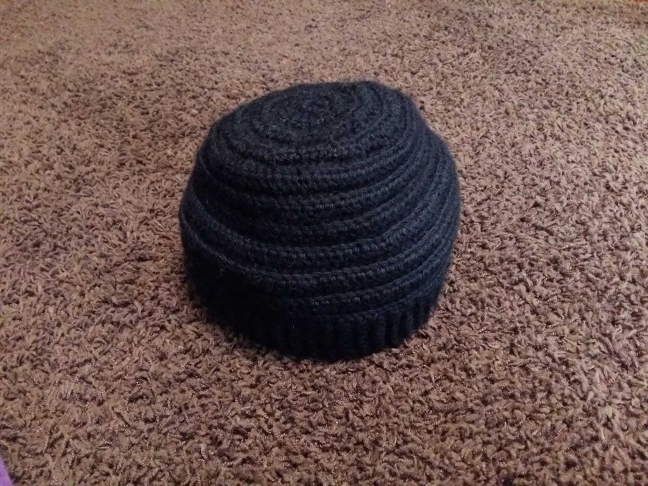 Czapka czarna damska