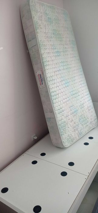 Cama de solteiro com colchao