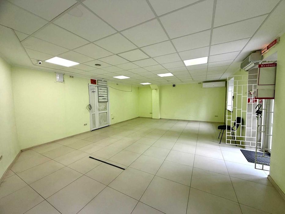 Продаю приміщення вільного призначення 84 метри  на ПТЗ. ц1