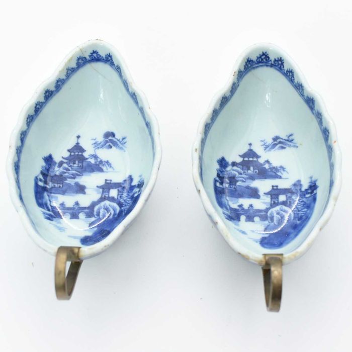 Par de molheiras em porcelana chinesa, estilo Cantão, século XVIII