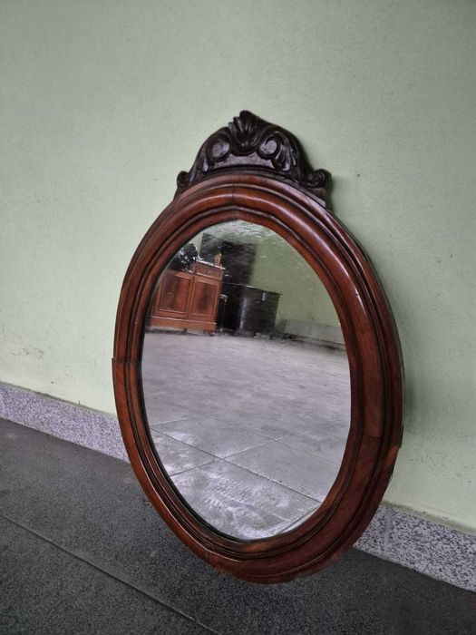 Espelho em madeira trabalhada muito antigo