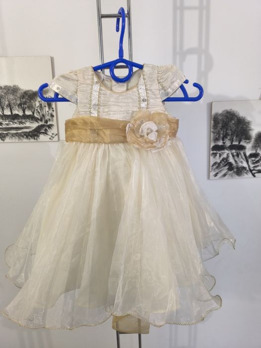 Elegancka sukieneczka Carter's na 18mc