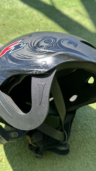 F2 - Kask ochronny do sportów wodnych rozmiar M