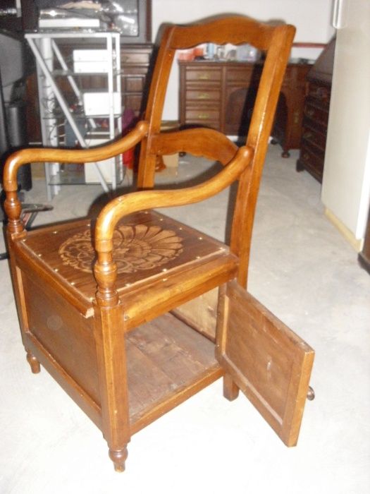 Cadeirão / retrete - muito antigo