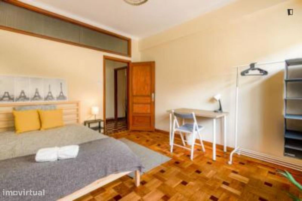 Quarto - localizado em Santo Ildefonso Porto