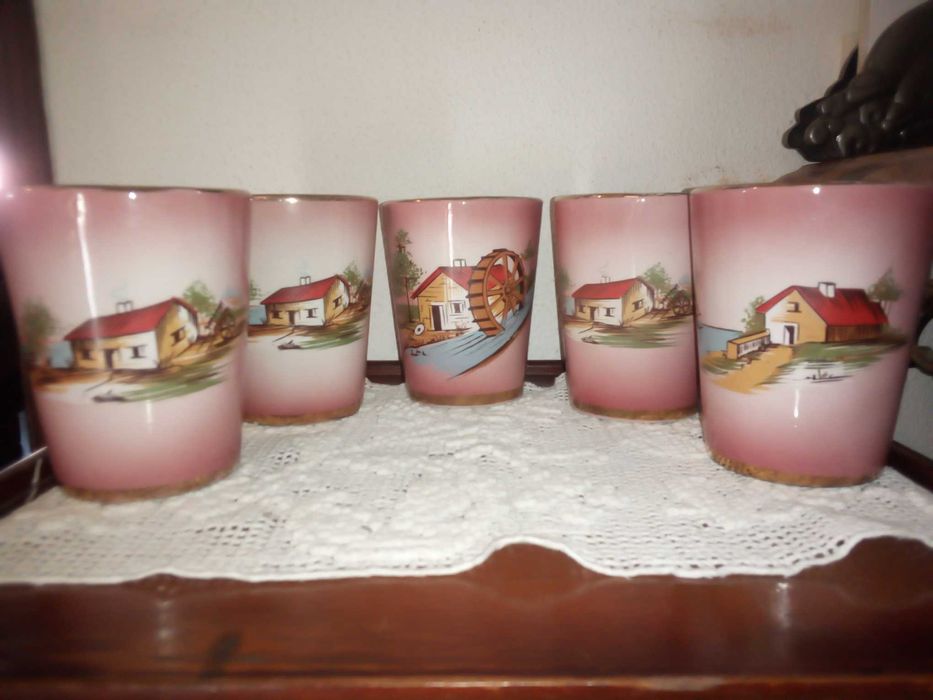 Copos em loiça de Alcobaça, usados