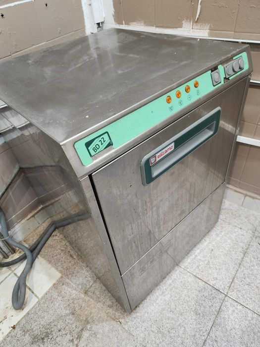 Mesas, Cadeiras , máquina de lavar louça, ,congelador, Balcão medeira