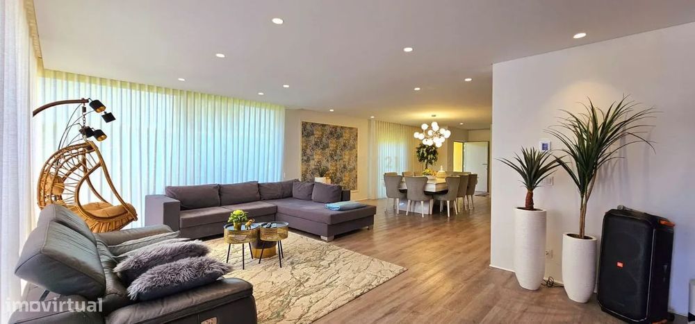 Moradia térrea com três quartos de luxo em Argivai