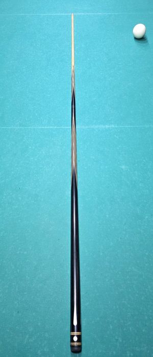 Кий більярдний (піраміда) розбірний. Ебен, б/в, в дуже гарному стані.