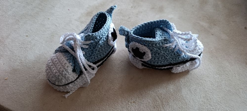 sapatilhas bebé em crochê