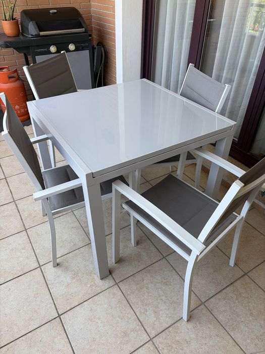 Mesa de alumínio extensivel NATERIAL LYRA Cinza + 4 cadeiras