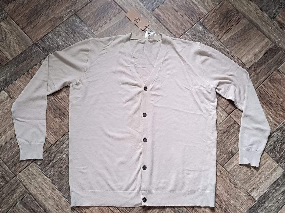 Męski elegancki sweter na guziki