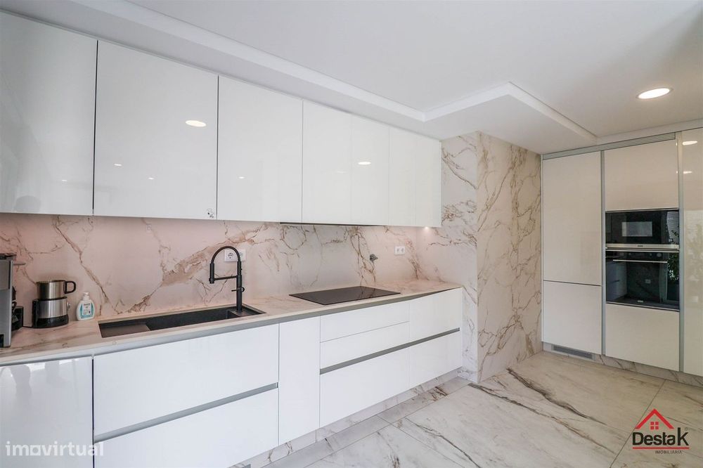 T5 Duplex Apartment in Colina Verde