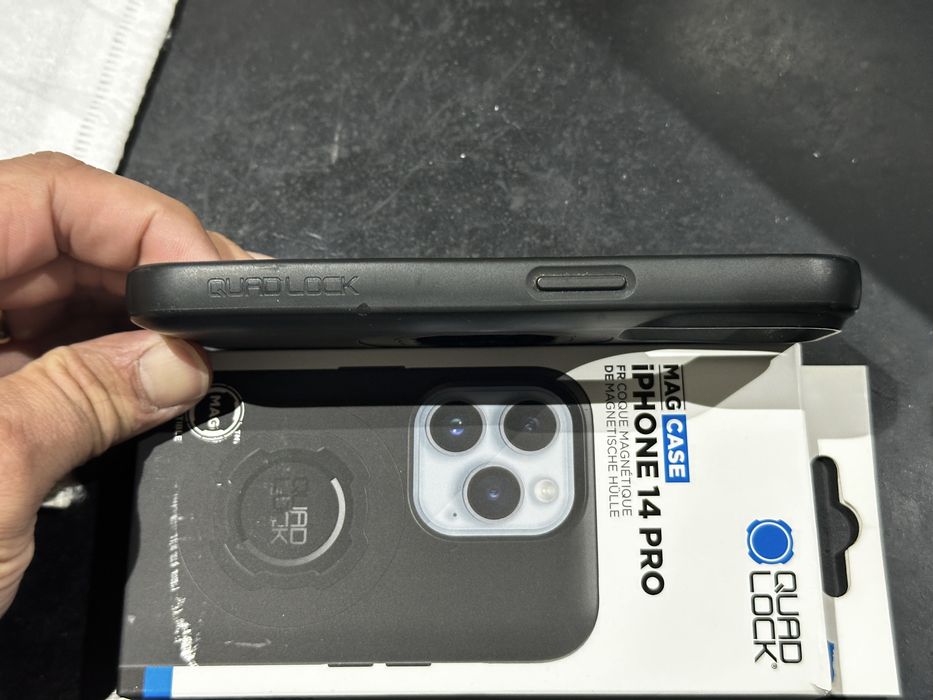 Capa QuadLock iPhone 14 Pro
