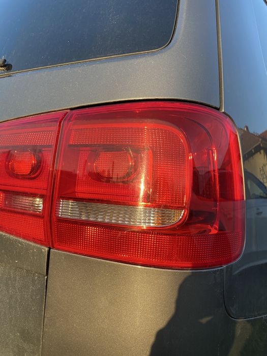 Lampa tył tylna prawa VW Touran 10-15r
