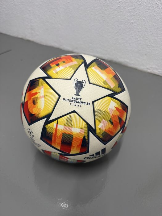 Bola Oficial da Final Champions League Saint Petersburg 22