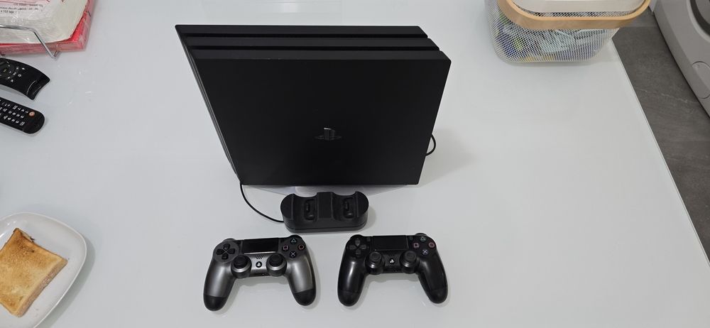 Playstation 4 Pro 1T + PSVR + 4 comandos + camara+ Câmara + carregador Sony