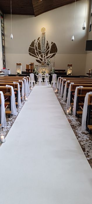 Biały dywan, dekoracje ślubne, dekoracje kościoła, dekoracje welesne,