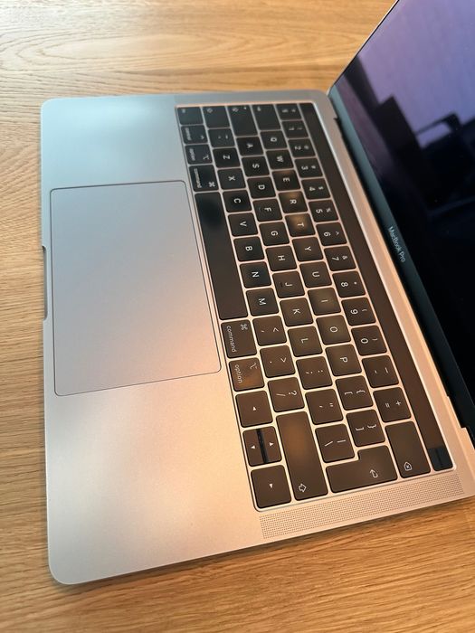 Macbook Pro 13 i7 16 GB ram 256 GB SSD