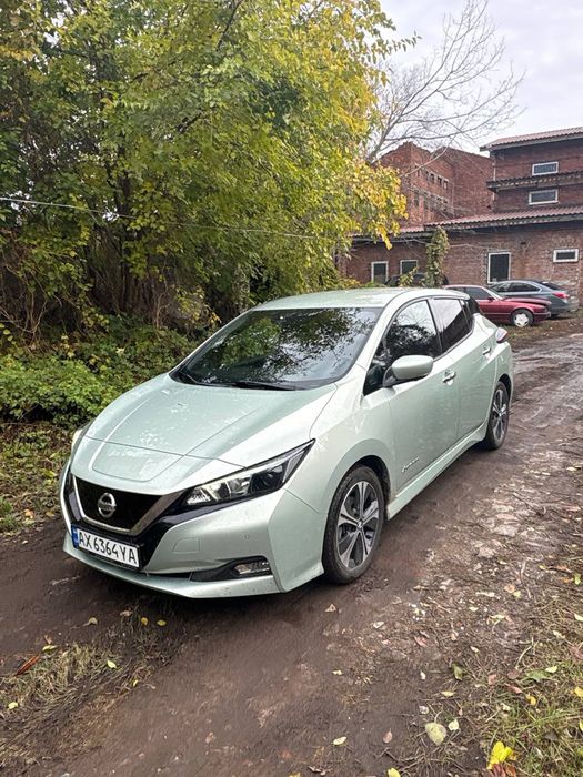 Оренда Nissan leaf 2018 року (40кВт)