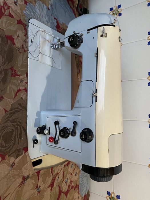 Maquina de costura vintage Borletti (Italia)