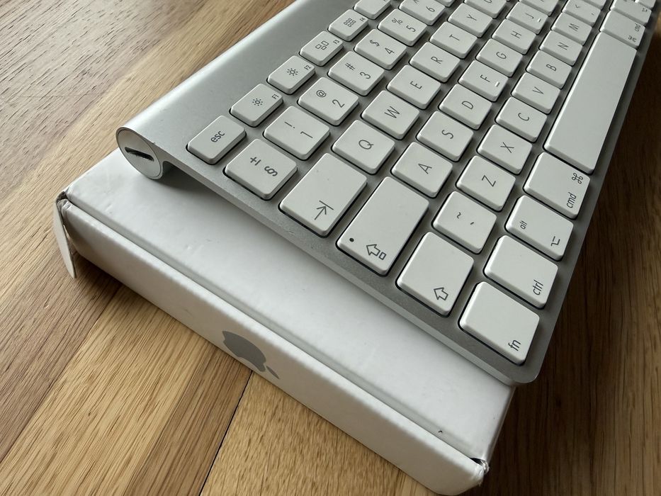 Mac mini / 8GB / 256GB  + klawiatura Apple