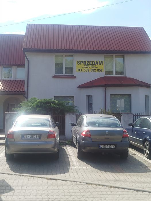 Przestronny dom z fotowoltaika, dużym budynkiem 160m2 pod inwestycje