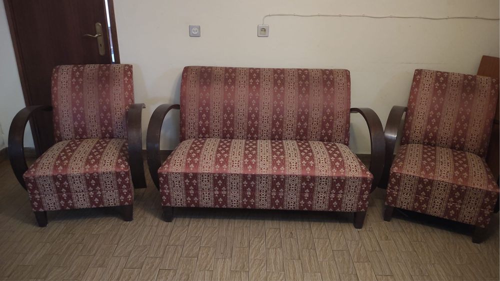 Sofas vintage, com bracos em madeia