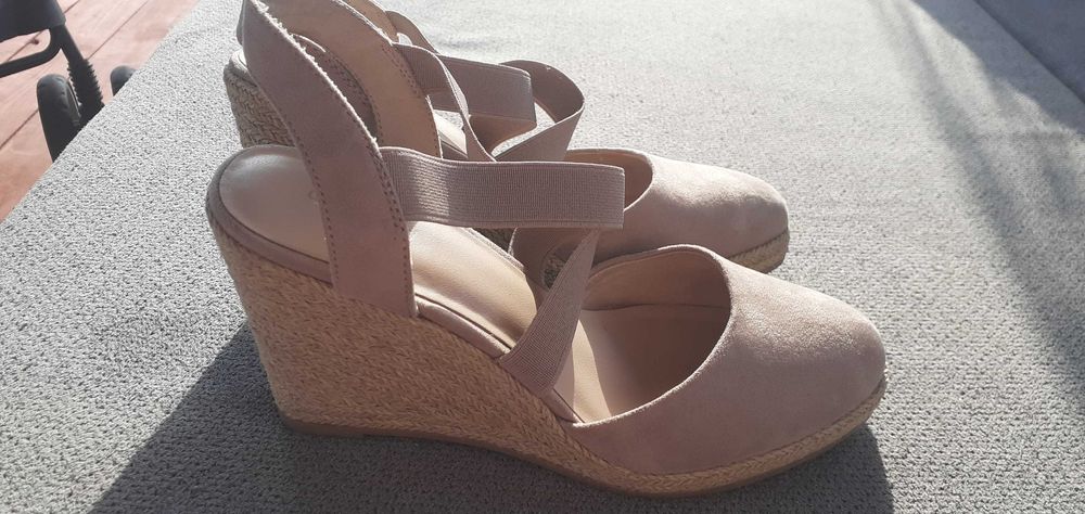 buty na koturnie pudrowy róż rozmiar 38