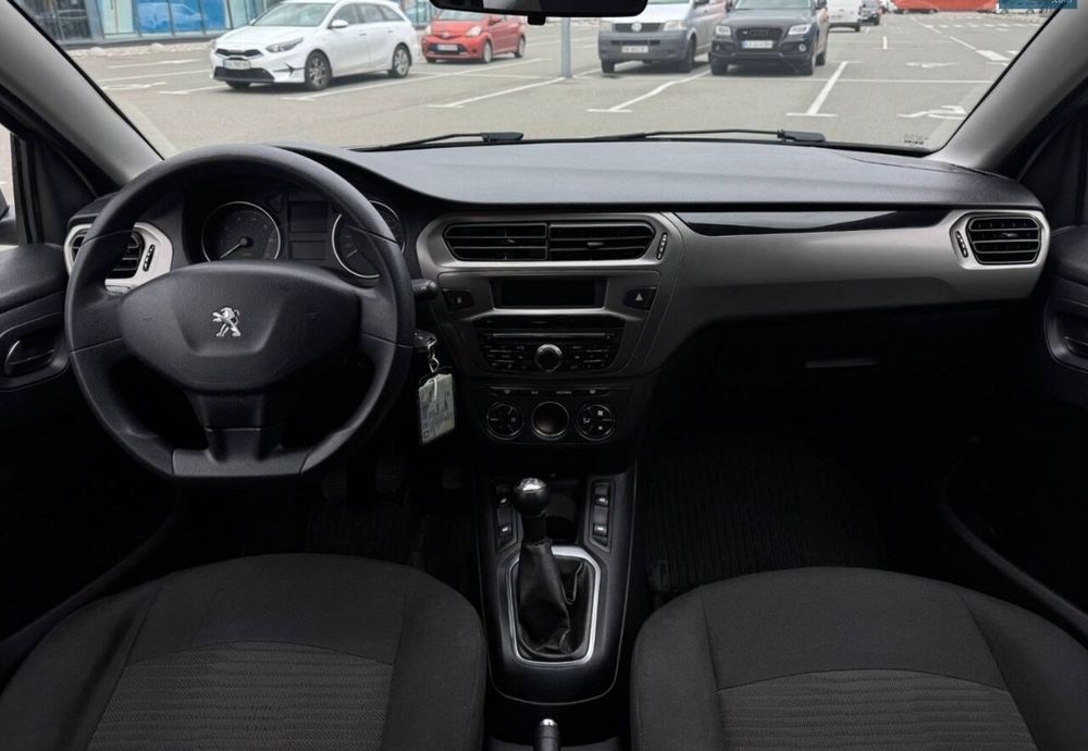 Здається автомобіль в аренду.