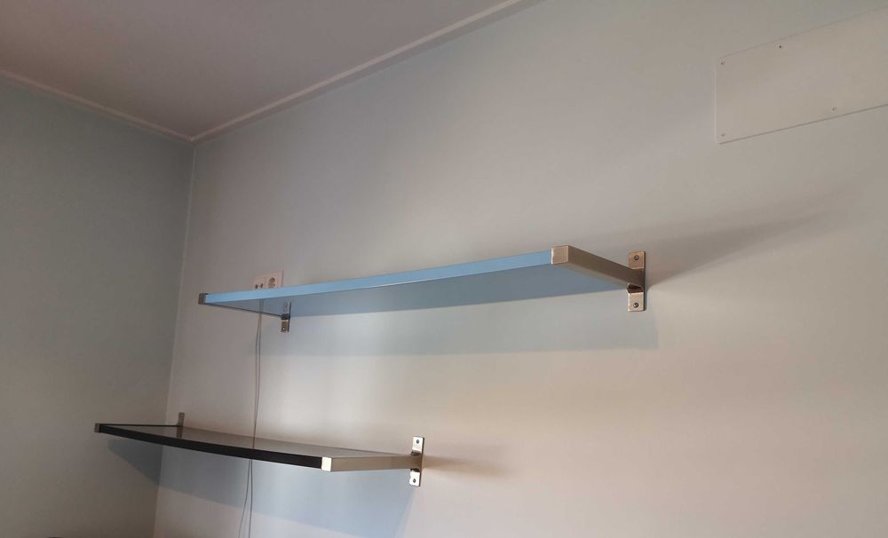 Urgente: 2 Prateleiras lacadas, Ikea, com suportes laterais